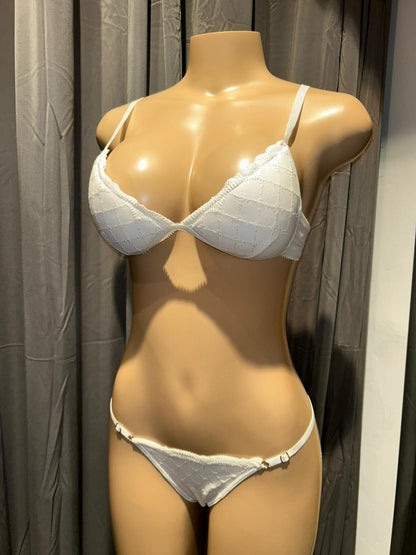 Conjunto Triangulito Soft Bordado Y Less Regulable Lody 5290